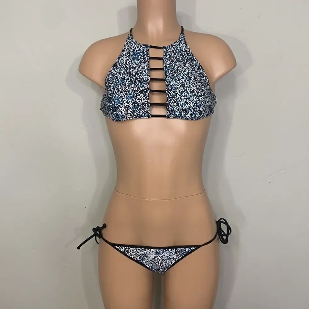 VOLCOM high neck string bikini. M/L and S/XS - Picture 3 of 16